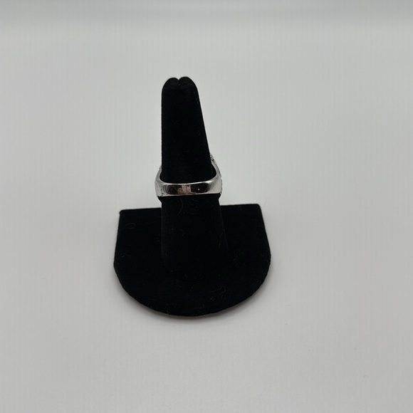 Beautiful Silver with Turquoise colored stone. - Picture 4 of 4